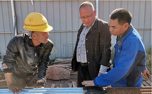 項(xiàng)目現(xiàn)場(chǎng)與客戶(hù)溝通施工方案