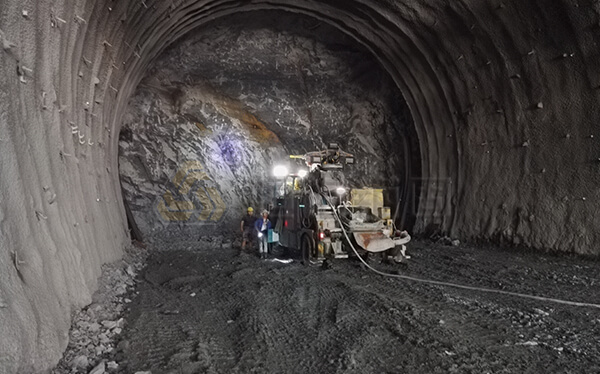 鄭萬高鐵向家灣隧道自鉆式管棚支護項目 鄭萬高鐵向家灣隧道自鉆式管棚支護項目