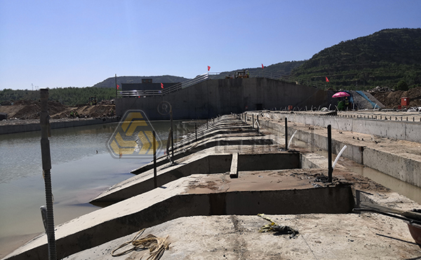 自鉆式錨桿支護:三門峽液壓壩基礎項目 自鉆式錨桿支護,自進式錨桿專用鉆機施工